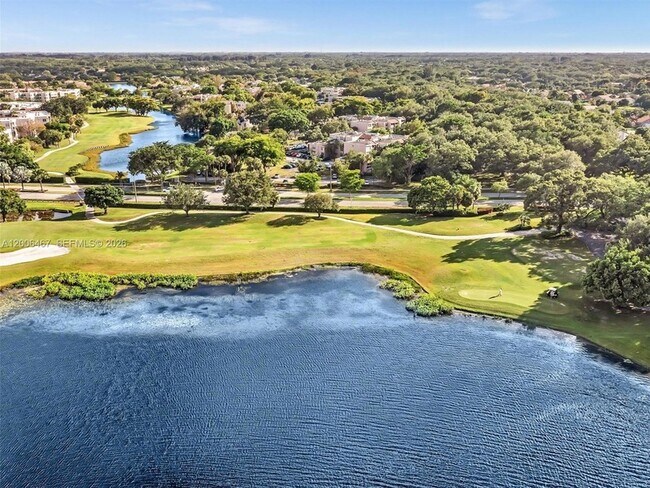 Building Photo - 9340 Lagoon Pl