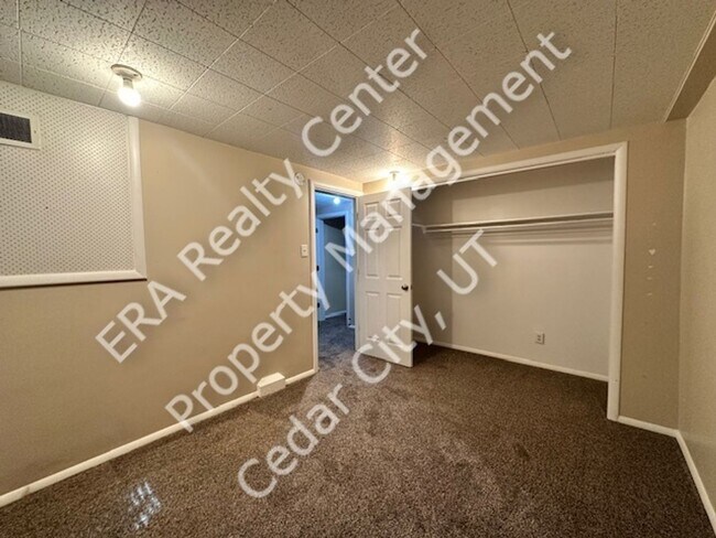 Building Photo - Move in Discount! Charming Ranch Style Single Family Home