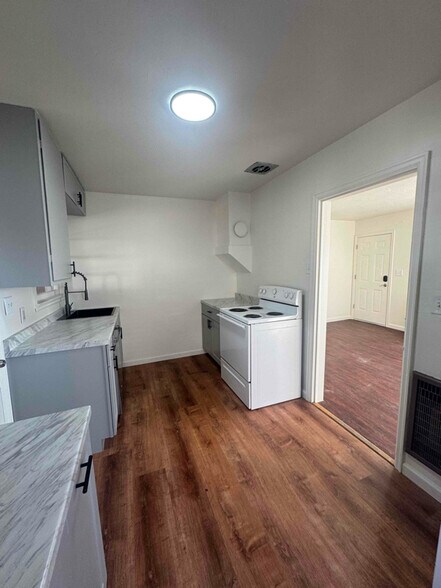 Building Photo - 55 S I St