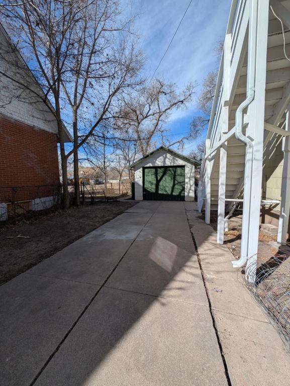 Building Photo - 323 N 4th St