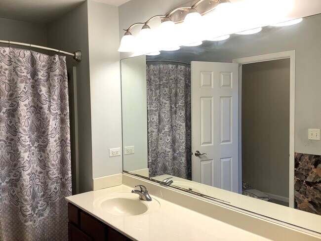 Building Photo - 2956 Aberdeen Dr