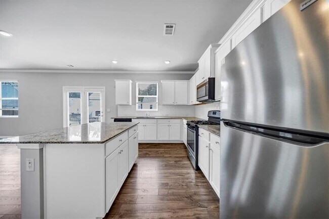 Building Photo - 167 Fernbrook Trl