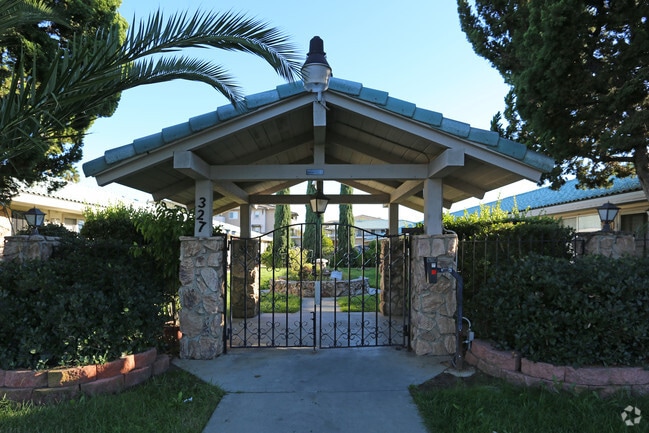 Building Photo - Cedar Garden Apartment