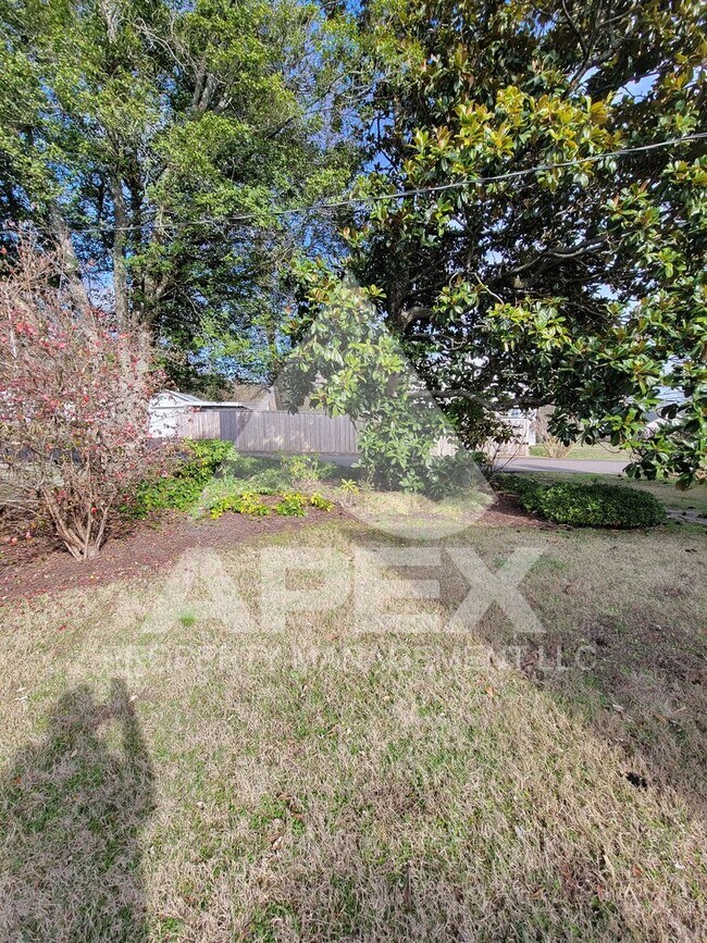 Building Photo - Craftsman Style 2 Bd 1- Ba Single Family H...