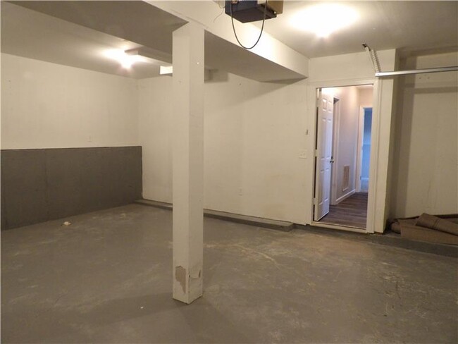 Building Photo - 62 Pine Top Dr