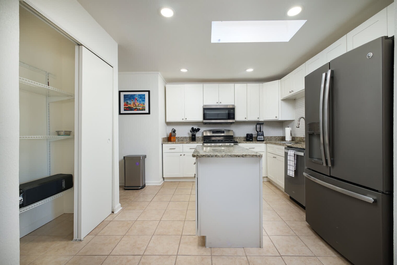 Building Photo - 8323 Starcrest Dr