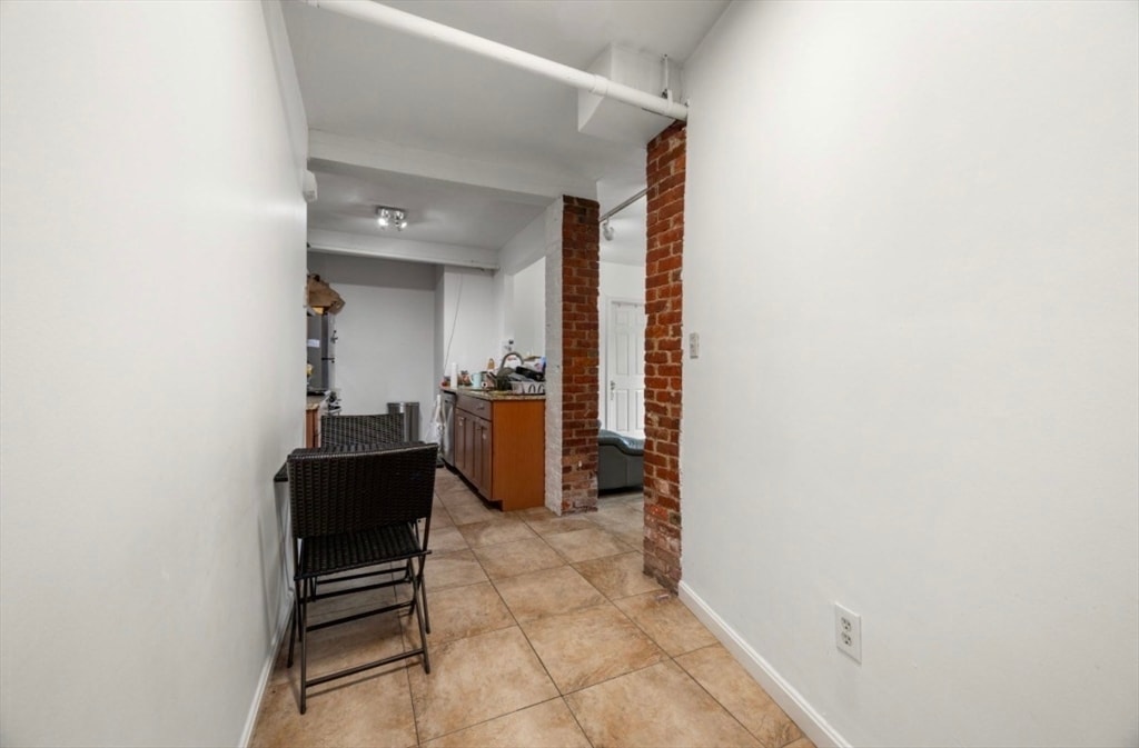 Building Photo - 2 Colliston Rd