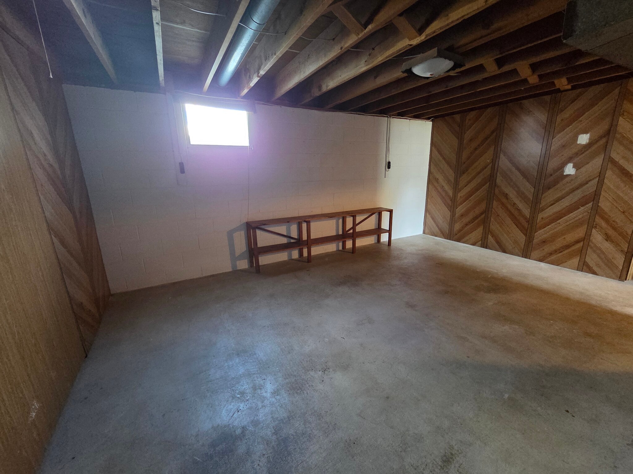 Building Photo - 145 8th Ave E