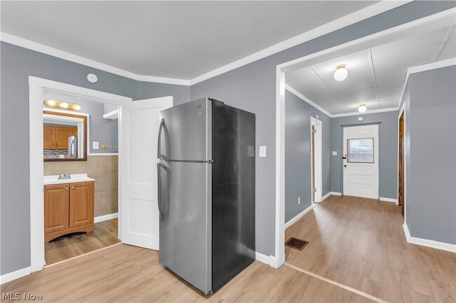 Building Photo - 72 Northfield Rd