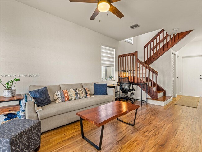 Building Photo - 1433 Presidio Dr