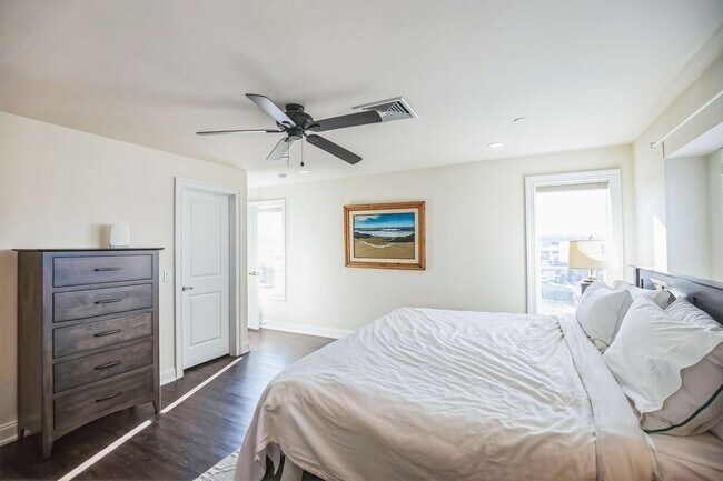 Building Photo - Gorgeous Conshohocken 3 Bedroom, 2.5 Bath END Unit Townhome With Amazing Views!