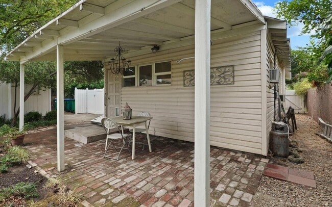 Building Photo - 511 Locust St