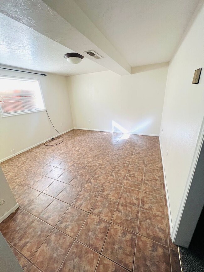 Building Photo - Beautiful 4 Bedroom 3-Bathroom Home