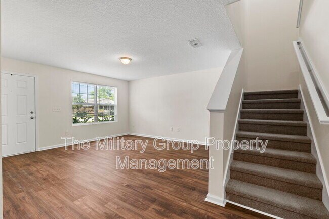 Building Photo - 1343 Pangola Dr