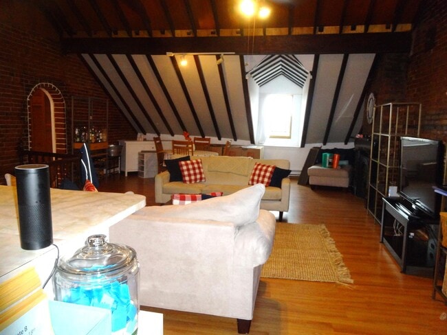 Building Photo - 447 W Broadway