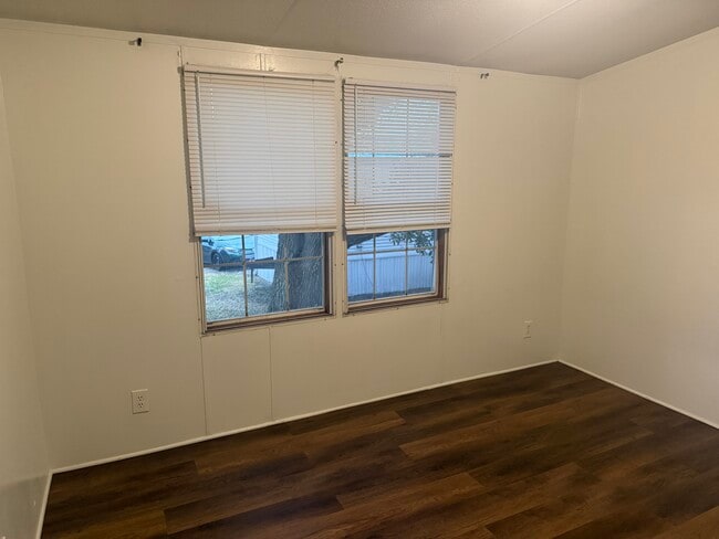 Building Photo - 5426 Peden Point Rd