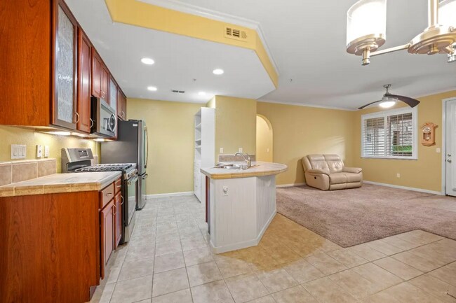 Building Photo - Rocklin