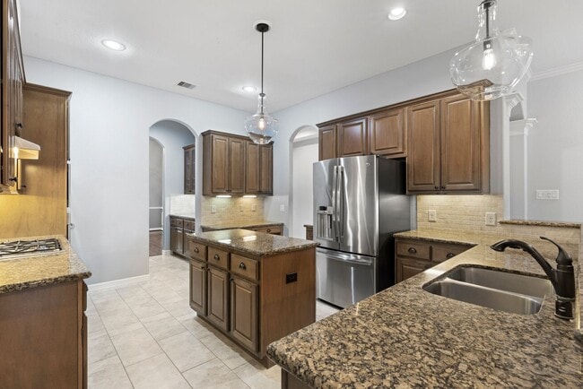 Building Photo - Stunning 4-bed, 4-bath Home in Auburn Lakes community!