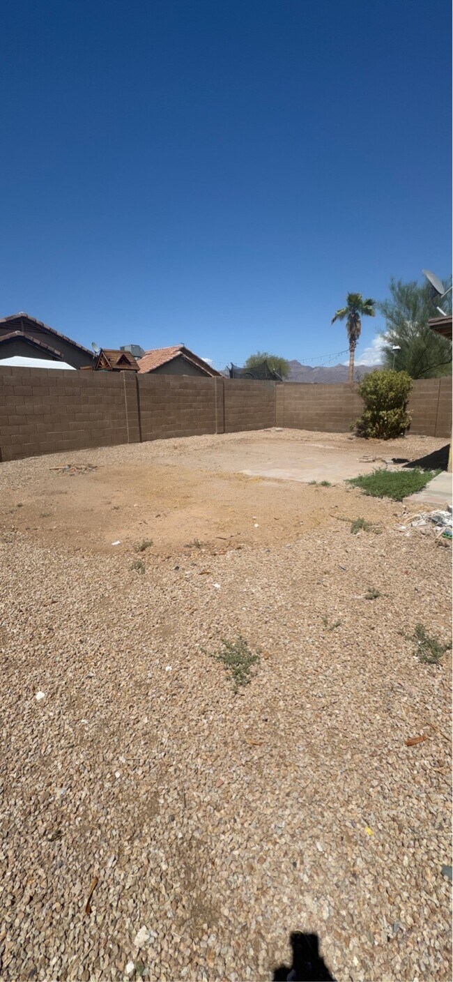 Building Photo - 1086 E Santa Cruz Ln