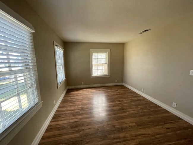 Building Photo - 1203 Humphrey Dr