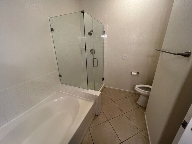 Building Photo - Green Valley Ranch Condo