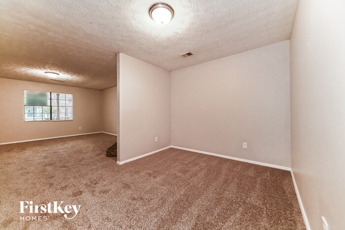 Building Photo - 1010 Pine Tree Trail