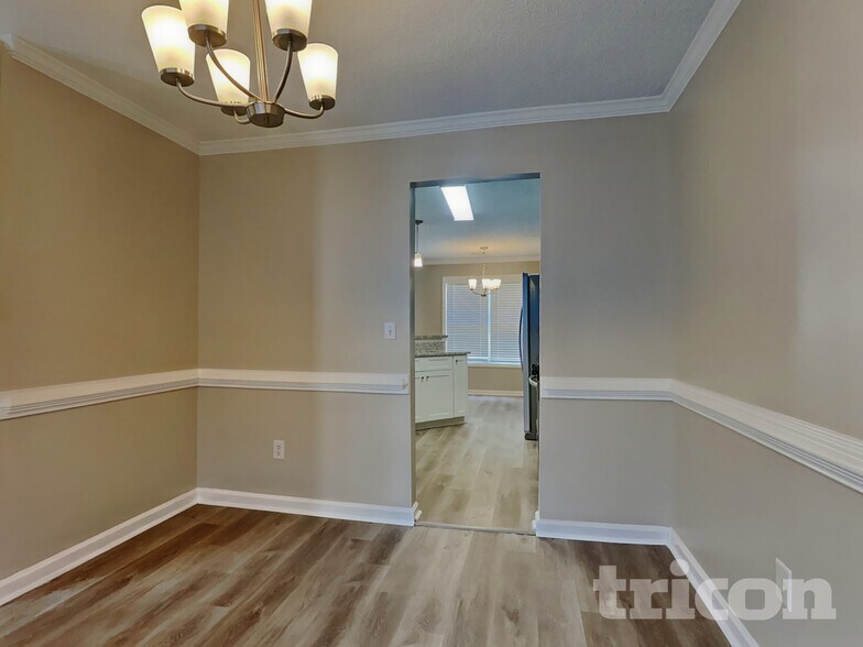 Building Photo - 477 Rosewood Cir