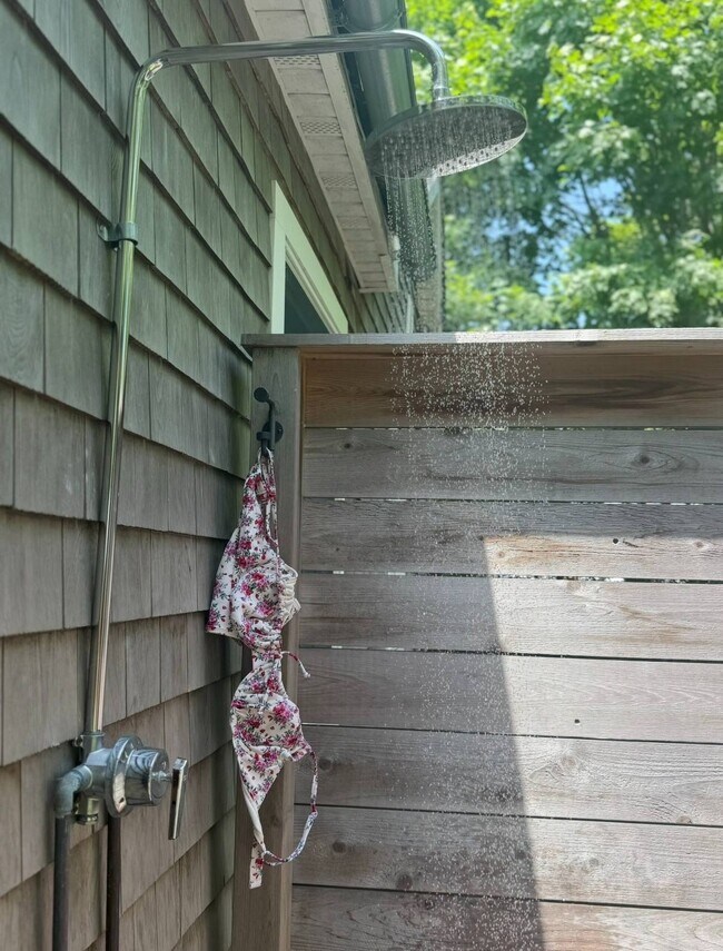 Building Photo - 144 Powell Ave