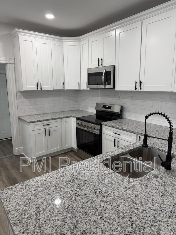 Building Photo - 1226 N 36th St