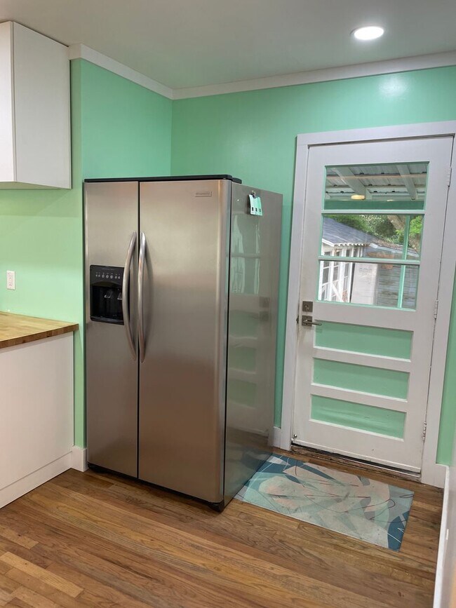 Building Photo - 2/1 Beach Bungalow in Biloxi