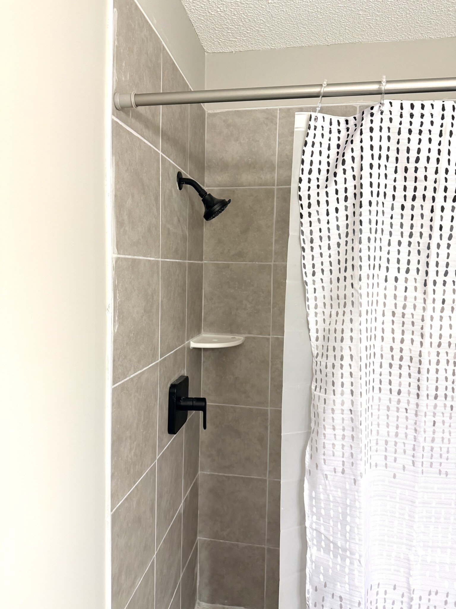 Building Photo - 758 Amber Dr