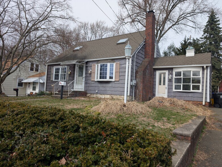 Building Photo - 16 Sadowski St