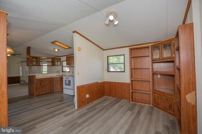 Building Photo - 126 Fabric Dr
