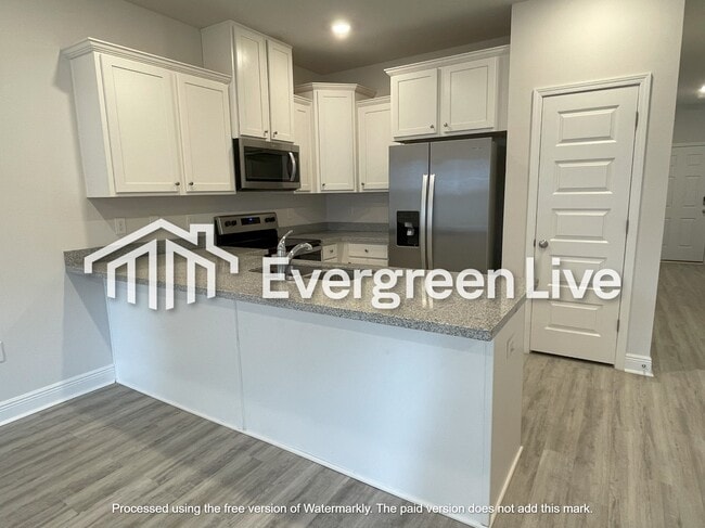 Building Photo - 9807 Fowler Ave