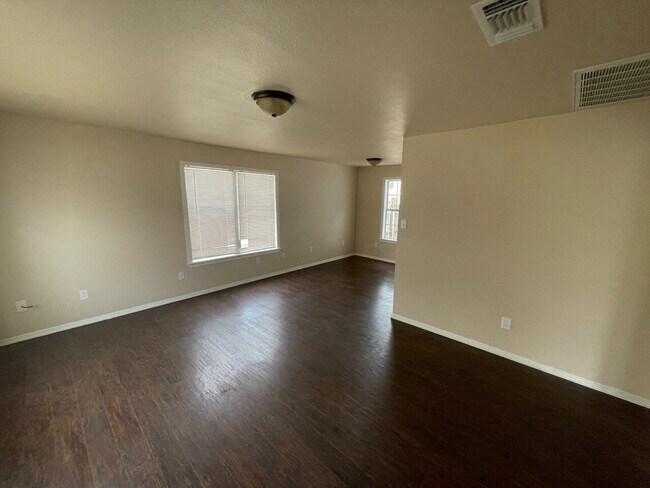 Building Photo - Beautiful Remodel Close to TTU