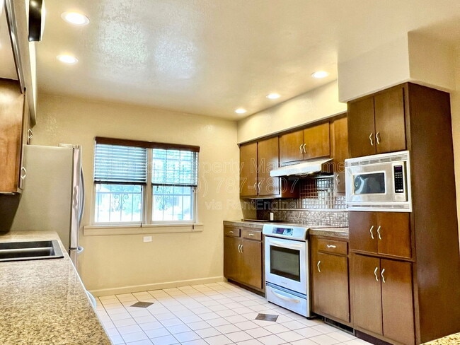 Building Photo - 401 Cheyenne Blvd