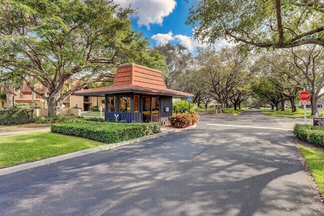 Building Photo - 5390 Woodland Lakes Dr