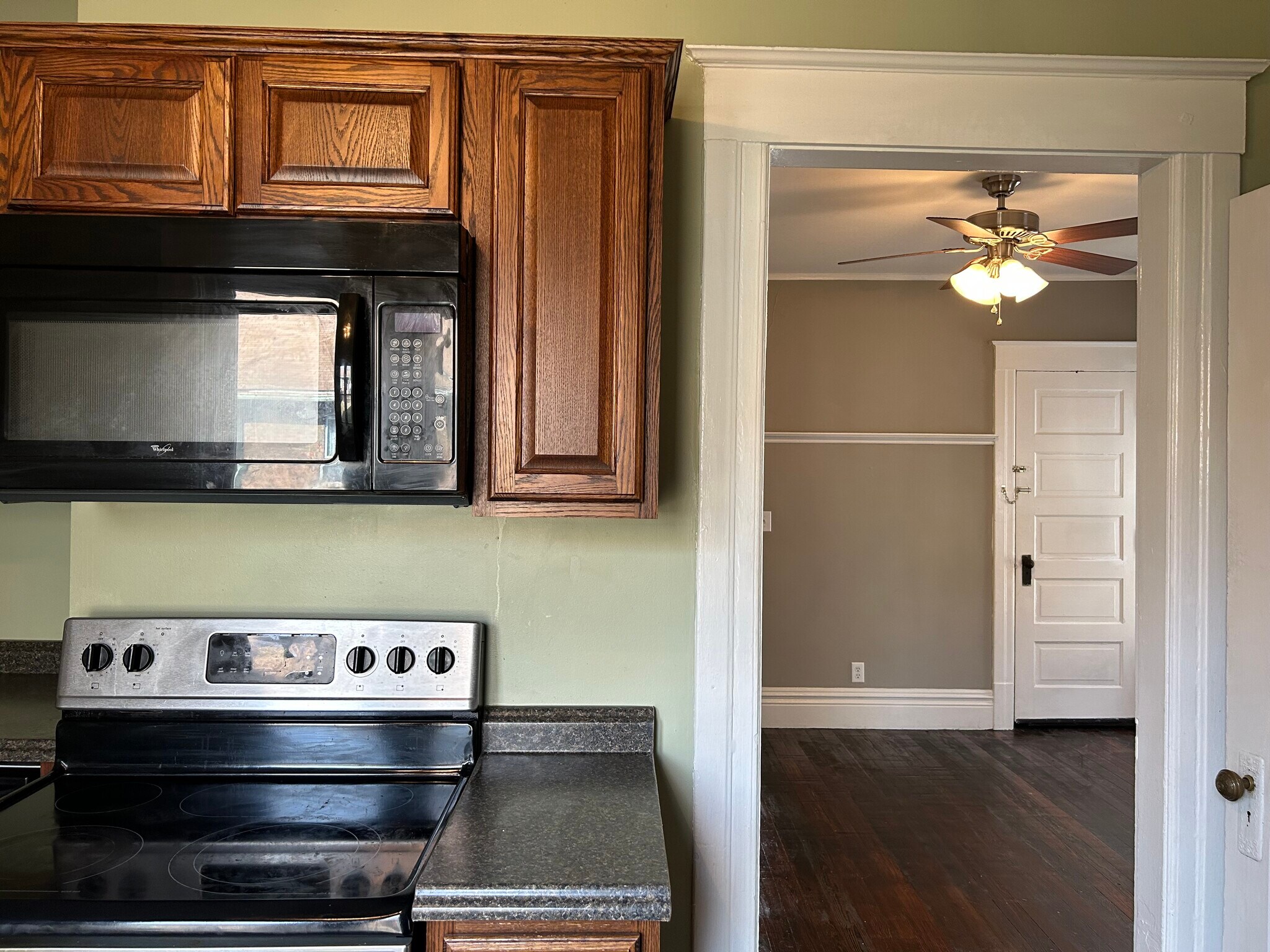 Building Photo - 503 W Allen St