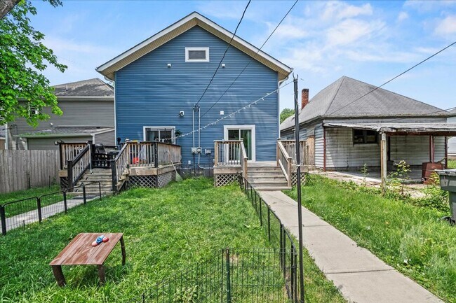 Building Photo - 203-203 N Gray St