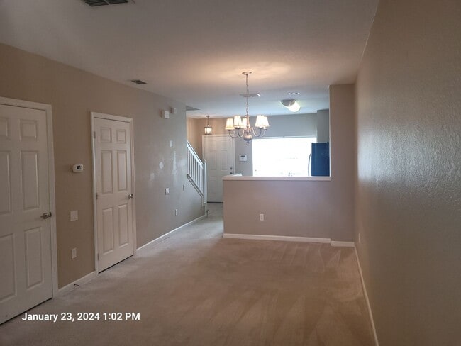 Building Photo - 2 bedroom, 2.5 bath townhouse