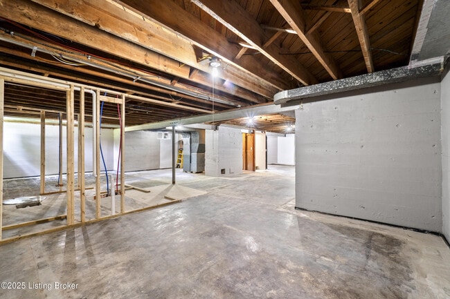 Building Photo - 8002 Watterson Trail