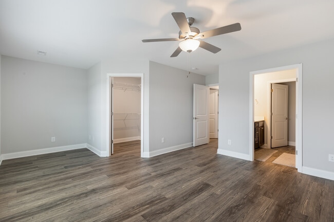 Building Photo - 7429 Thomas Ln