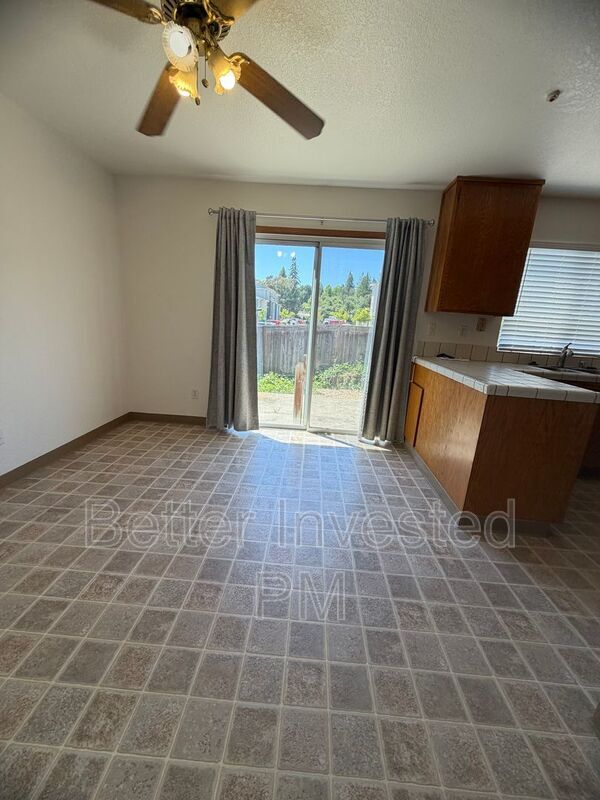Building Photo - 7720 Bodega Ave