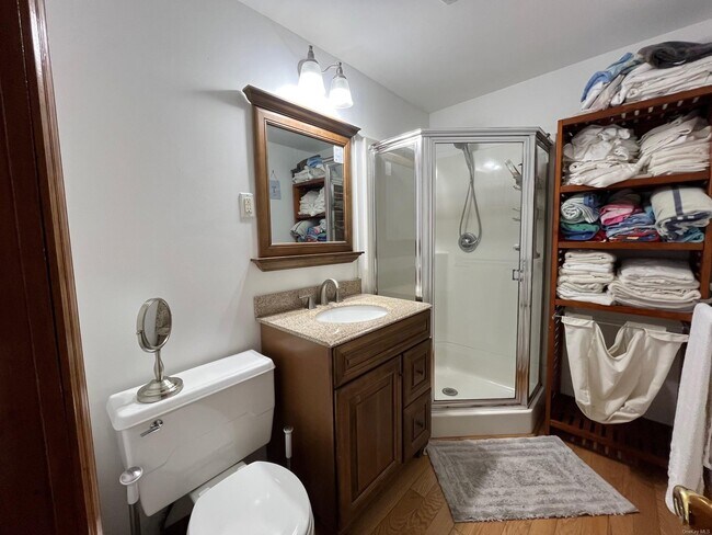 Building Photo - 896 Evergreen