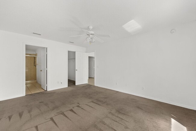 Building Photo - Spacious 3-Bedroom Home with Modern Open Floor Plan in Desirable Marion Oaks!