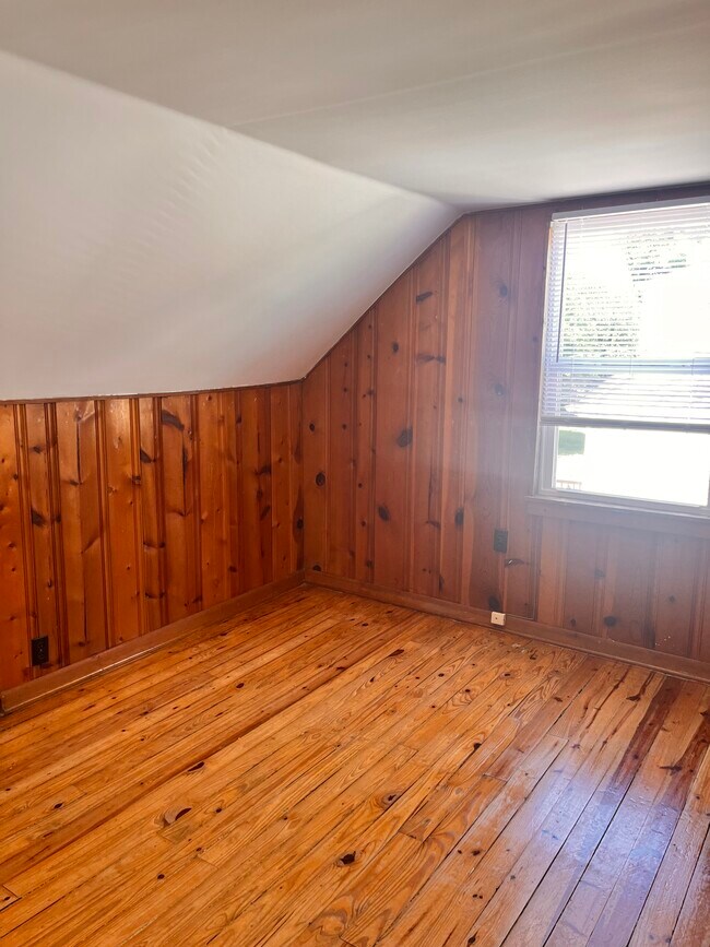 Building Photo - 610 Marquette Dr