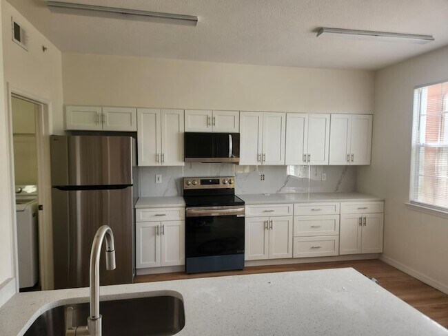 Building Photo - 10873 Windsor Walk Dr