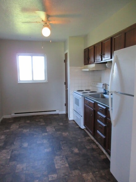 Building Photo - 803 7th Ave