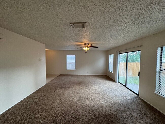 Building Photo - Spacious 3-Bedroom Home Near Randolph AFB ...