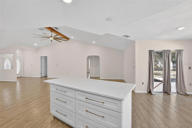 Building Photo - 15047 Woodbury Rd